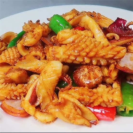 XO酱韭菜花爆鲜鱿 Stir-fried Squid with Chive Flower in XO Sauce